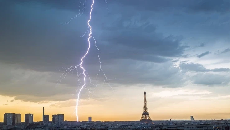Tormenta en Francia deja muertos y provoca estragos (VIDEO)