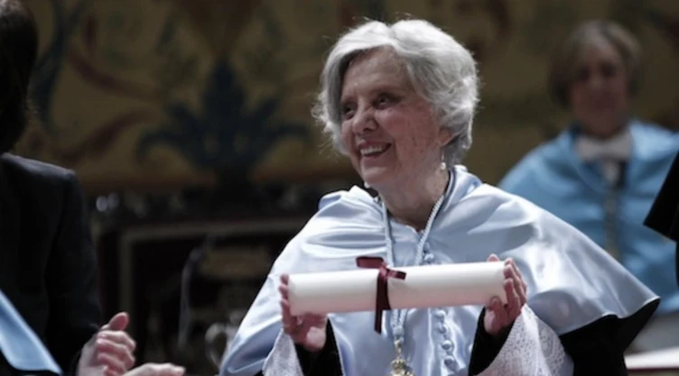 elena poniatowska asalto casa