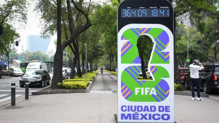 Reloj en Paseo de la Reforma que cuenta el tiempo para la inauguración del Mundial 2026.
