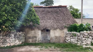 Ocurrió en Maxcanú: Dos niños jugaban en el patio y se les CAYÓ un muro encima; terminaron en el hospital