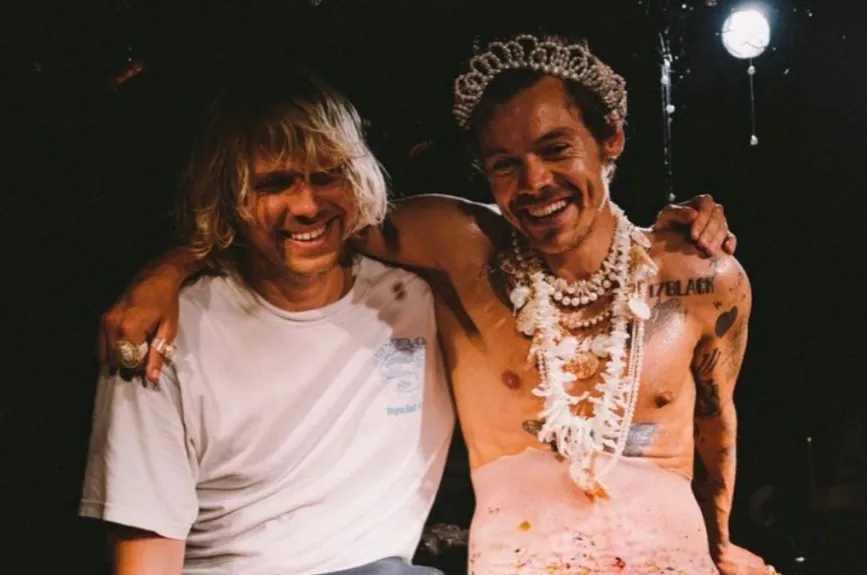 Harry con su amigo.jpg