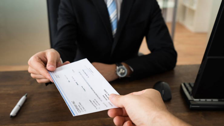 Pago a trabajador en Chile genera controversia.