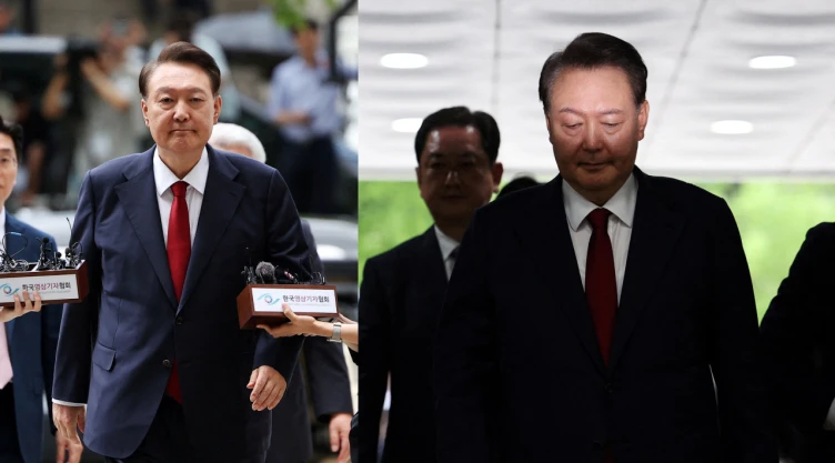 El expresidente de Corea del Sur, Yoon Suk-yeol, mira con gesto adusto. Su caso judicial incluye cargos por insurrección y un reciente incidente donde se desnudó para evitar un arresto.