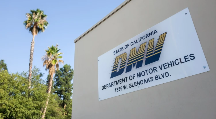 Muro del Departamento de Vehículos Motorizados (DMV) de California