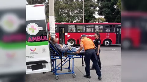 Hombre es rescatado de las alcantarillas de Guadalajara