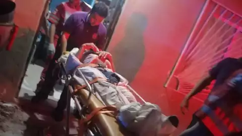 Rescatan a adulto mayor en condición de abandono en Cancún.jpg