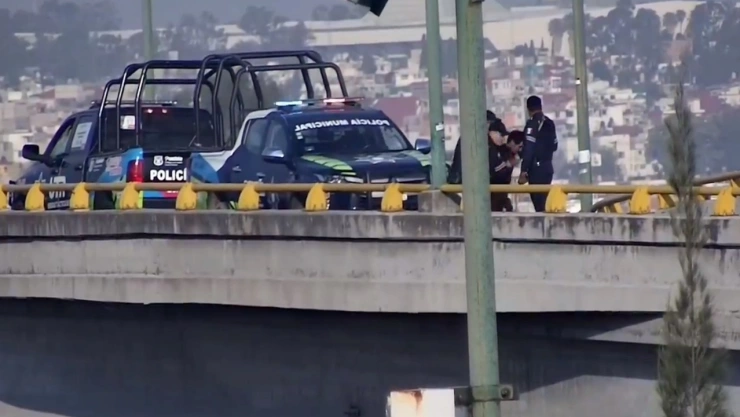rescatan a hombre migrante aventarse puente xonacatepec