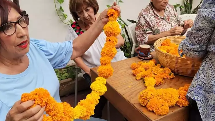 Ensarta de flores en Tuxtla Gutiérrez