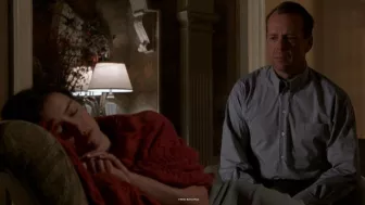 Escena de la película ‘El Sexto Sentido’ (Sixth Sense) con Halley Jeol Osment y Bruce Willis por Azteca 7.