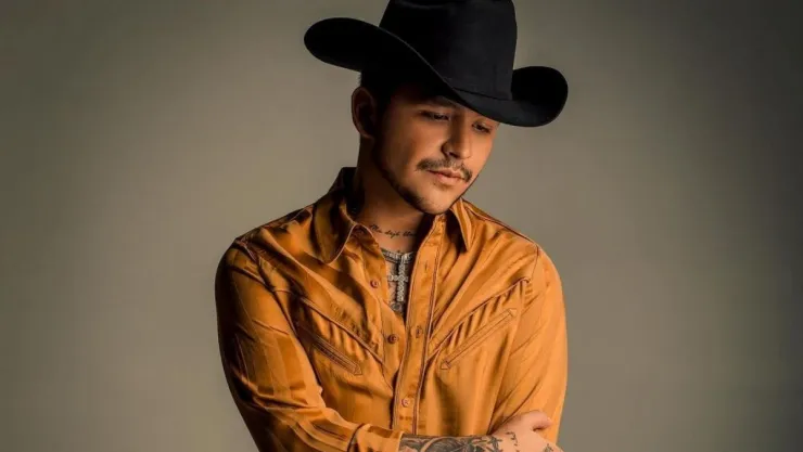 Así rindió homenaje Christian Nodal a Vicente Fernández. (VIDEO)