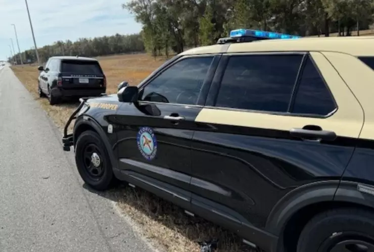 La Patrulla de Carreteras de Florida detuvo a los cubanos que iban en un Range Rover negro del 2019.
