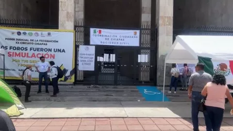 Tras 24 horas, trabajadores del Poder Judicial continúan plantón frente al Congreso Local
