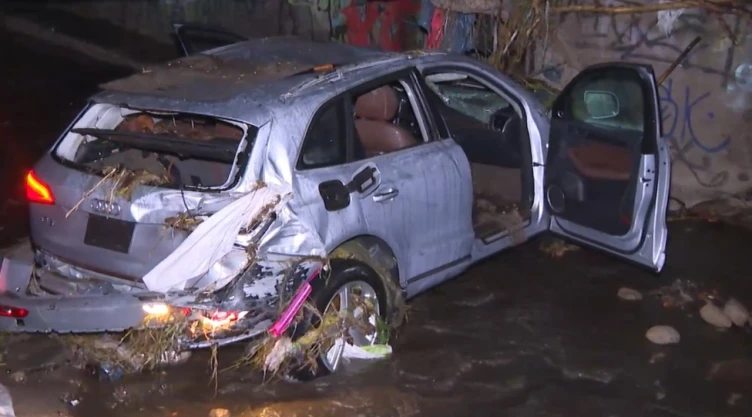 VIDEO: Menor a bordo de camioneta fue arrastrada por corriente del Arroyo Seco en Zona Metropolitana de Guadalajara