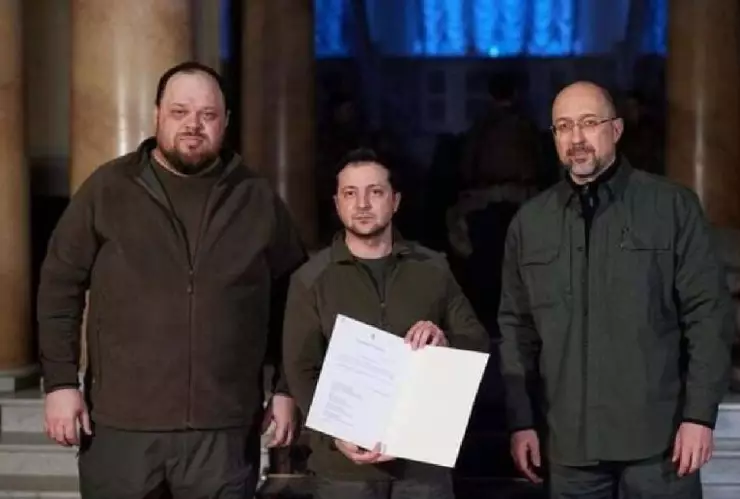 Zelensky firma solicitud para que Ucrania ingrese a la Unión Europea