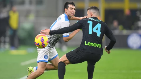 Chucky Lozano ante el inter de Milán