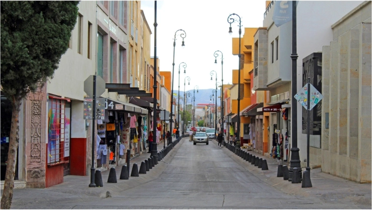 ¿Dónde se encuentra la calle para comprar vestidos de bautizo y primera comunión en Aguascalientes
