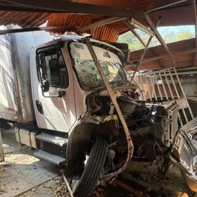 Camión se estrella contra reja de unidad habitacional en Iztacalco y deja tres lesionados; otras afectaciones en CDMX |EN VIVO