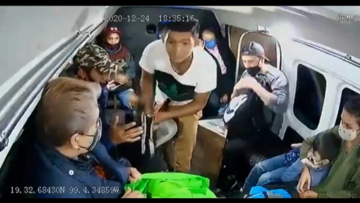 Asaltante roba a pasajeros de combi en Ecatepec durante la Noche Buena