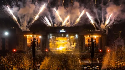 Viernes 14 de noviembre de Corona Capital: Foo Fighters encabeza una jornada potente con Queens of the Stone Age y más.