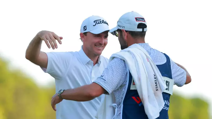 Russell Henley celebra su triunfo en Mayakoba 2022