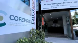 Negocios se quejan de laberinto de trámites en Cofepris