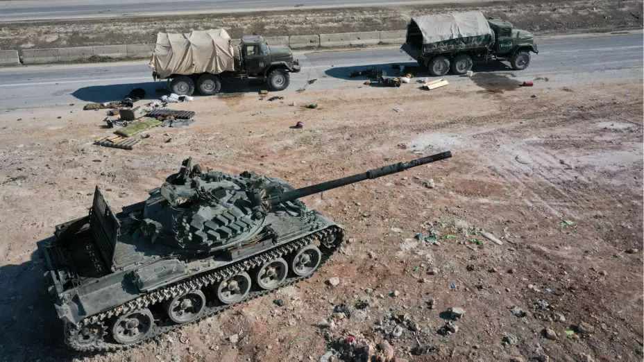 Vehículos blindados del ejército sirio abandonados.