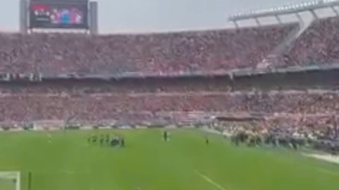 Aficionado muere tribuna Estadio futbol