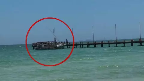 Lancha choca contra muelle de Chelem Puerto_ FOTO