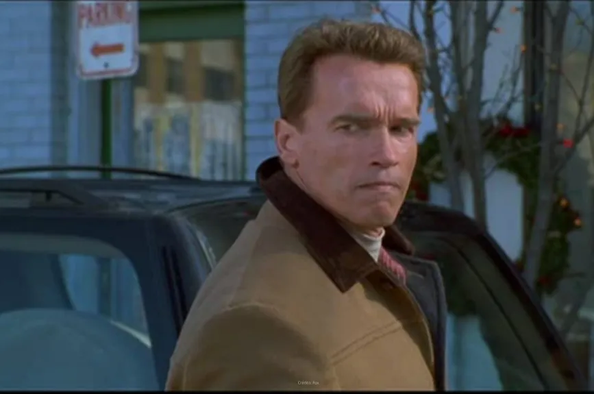 Escena de la película ‘El Regalo Prometido’ (Jingle All The Way) por Azteca 7.