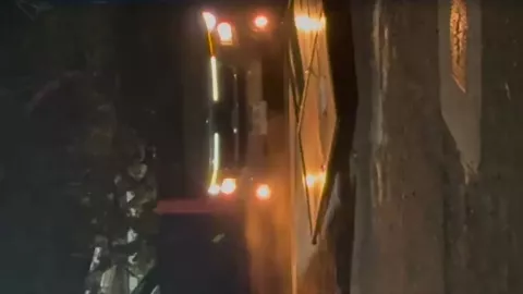 Incidente con vehículo obliga a cancelar actividades escolares por seguridad