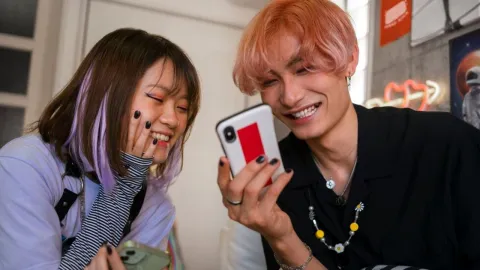 ¿Por qué los adolescentes que escuchan K- Pop y ven animé sufren de bullying Esto dicen expertos?