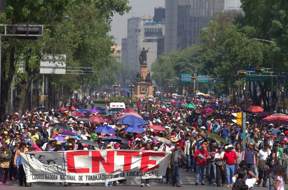 Marcha por el Día del Maestro