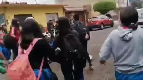 VIDEO Exhiben nueva pelea entre alumnas de secundaria