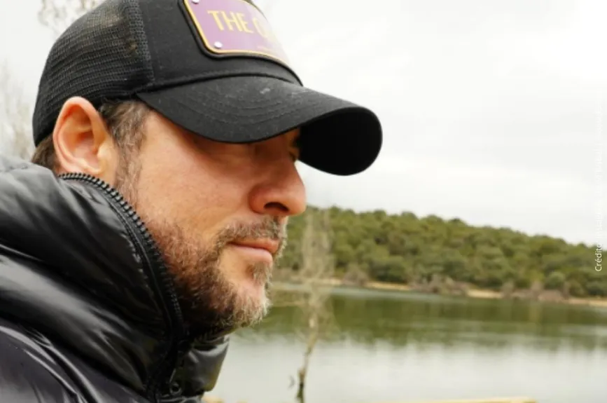 David Bisbal con gorra..jpg