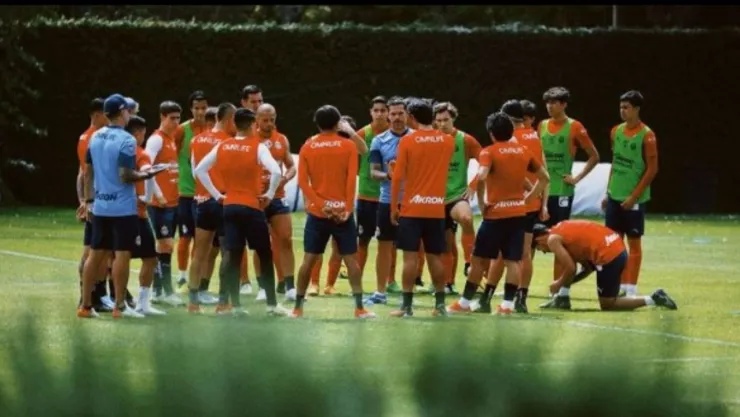 Este jugador de Monterrey levanta la mano para llegar a Chivas