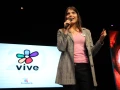 Esmeralda Ugalde alentando a los jóvenes a perseguir sus sueños