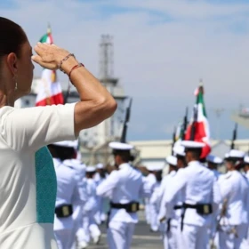 Sheinbaum Armada de México.jpg