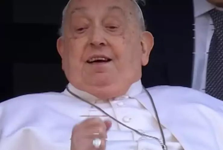 Papa Francisco da la bendición desde el hospital y lo dan de alta 23 de marzo 2025.png