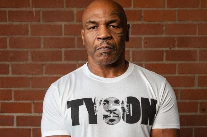 Mike Tyson vs Roy Jones Jr.