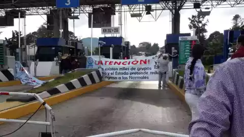 cnte-toma-casetas-michoacán- (1).jpg