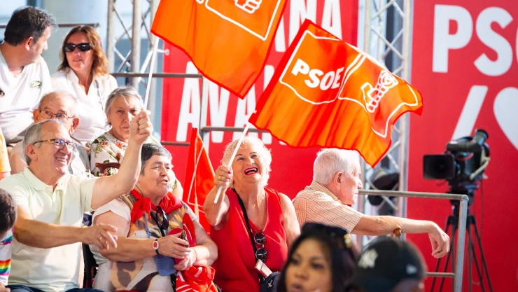 A group of voters seen during the opening act of PSOE party