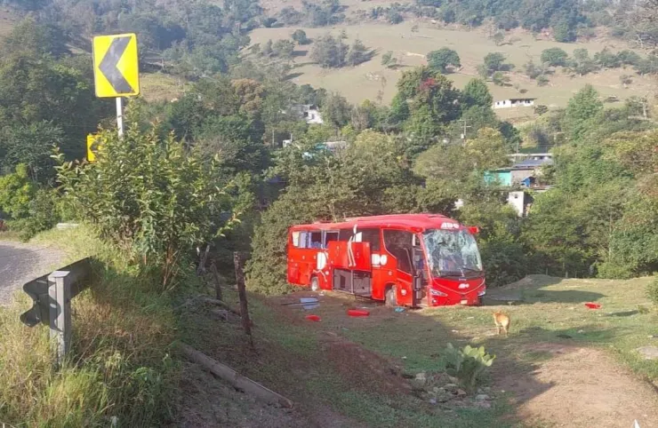 Autobús de pasajeros accidente Hidalgo