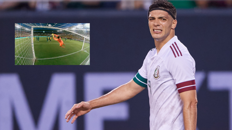 Raúl Jiménez jugando con la Selección Mexicana previo a Qatar 2022