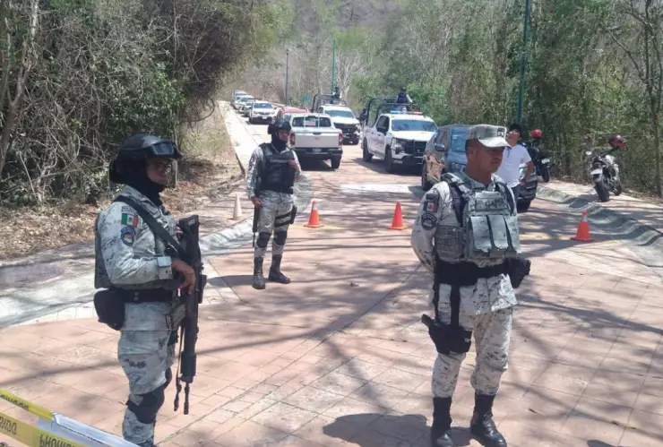 Elementos de la Guardia Nacional toman las instalaciones del campo de golf en Huatulco