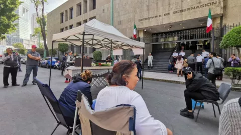 Realizan manifestación frente a la Segob con el cuerpo presente de Guadalupe Xiu, activista trans