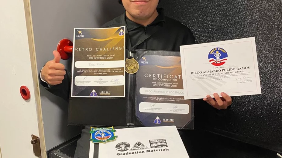 ¡Enhorabuena! Estudiantes cancunenses son premiados por la NASA - Diego Romano.jpg