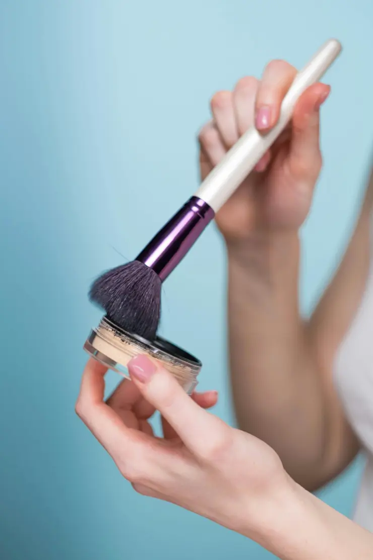 Las brochas de maquillaje deben limpiarse constantemente para evitar infecciones