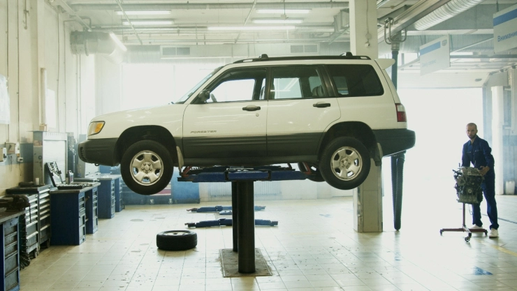 Cliente deja camioneta en servicio de agencia por falla y la localiza en una fiesta en Guadalajara