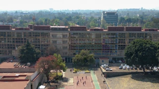 Toma amplia de la facultad de química de la unam por la tarde