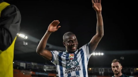 geisson perea muestra partes íntimas partido